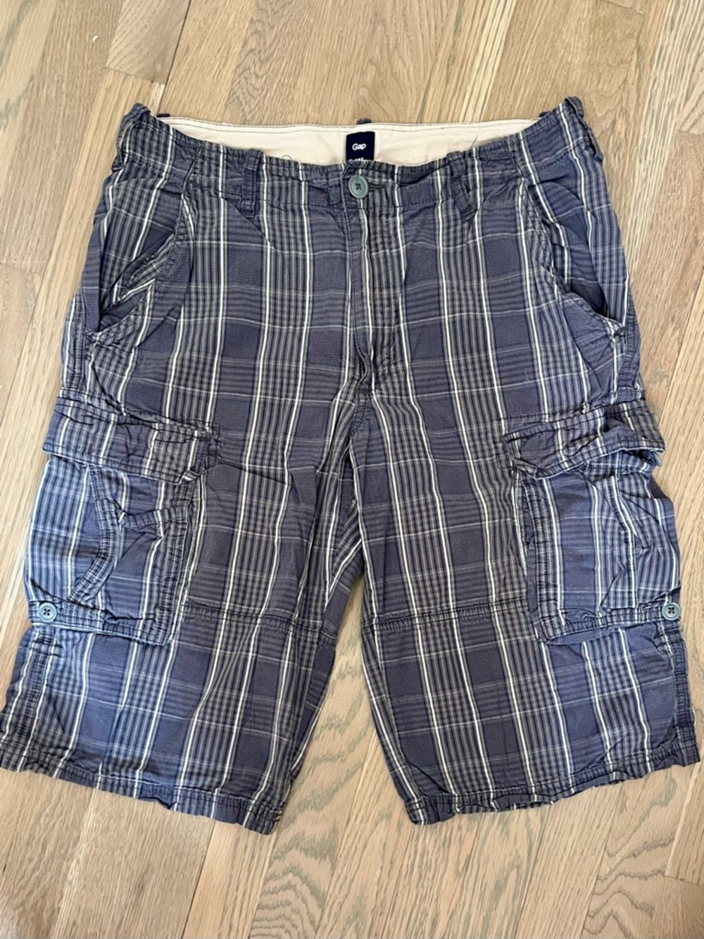 Plaid Gap Cargo Shorts. Size 32 Waist.